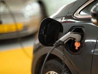 En guide till elbilens livslängd och återvinning av batterier illustration