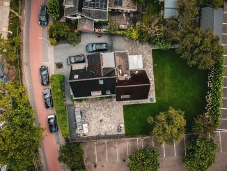 Utmaningar och möjligheter för elbilar i landsbygdsområden illustration
